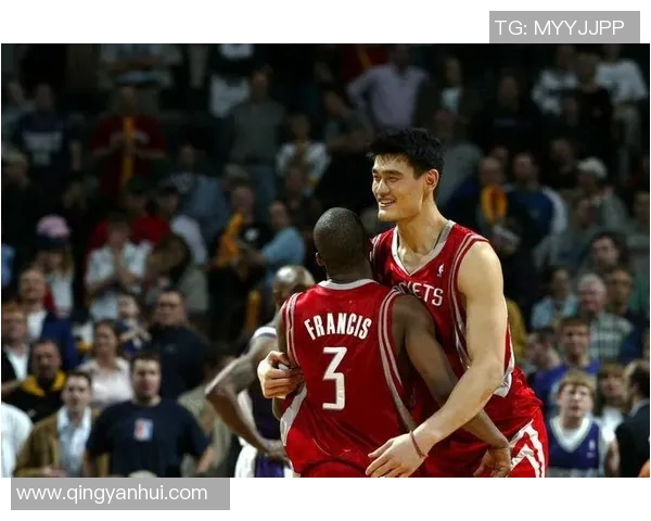 姚明全场呐喊激励球队奋勇争先展现篮球精神与团队力量 姚明全场呐喊激励球队奋勇争先展现篮球精神与团队力量