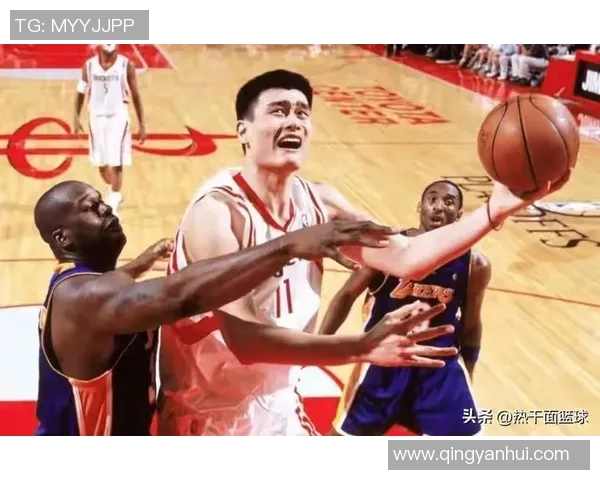 姚明队友时刻回顾：那些年我们一起拼搏的篮球故事与感动瞬间